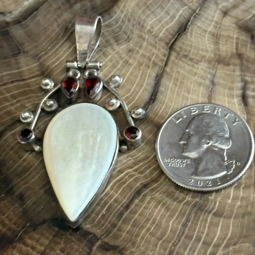 Sterling Silver Balinese Mother of Pearl and Garnet Pendant - Picture 5 of 6